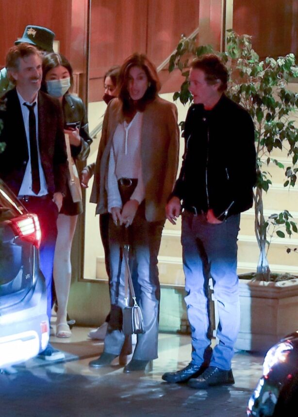 Cindy Crawford - With Rande Gerber waiting for their car at Sunset Tower Hotel