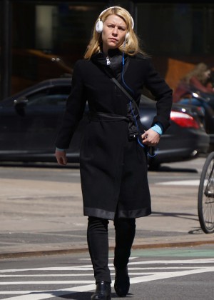 Claire Danes Arrives To Broadway in NY