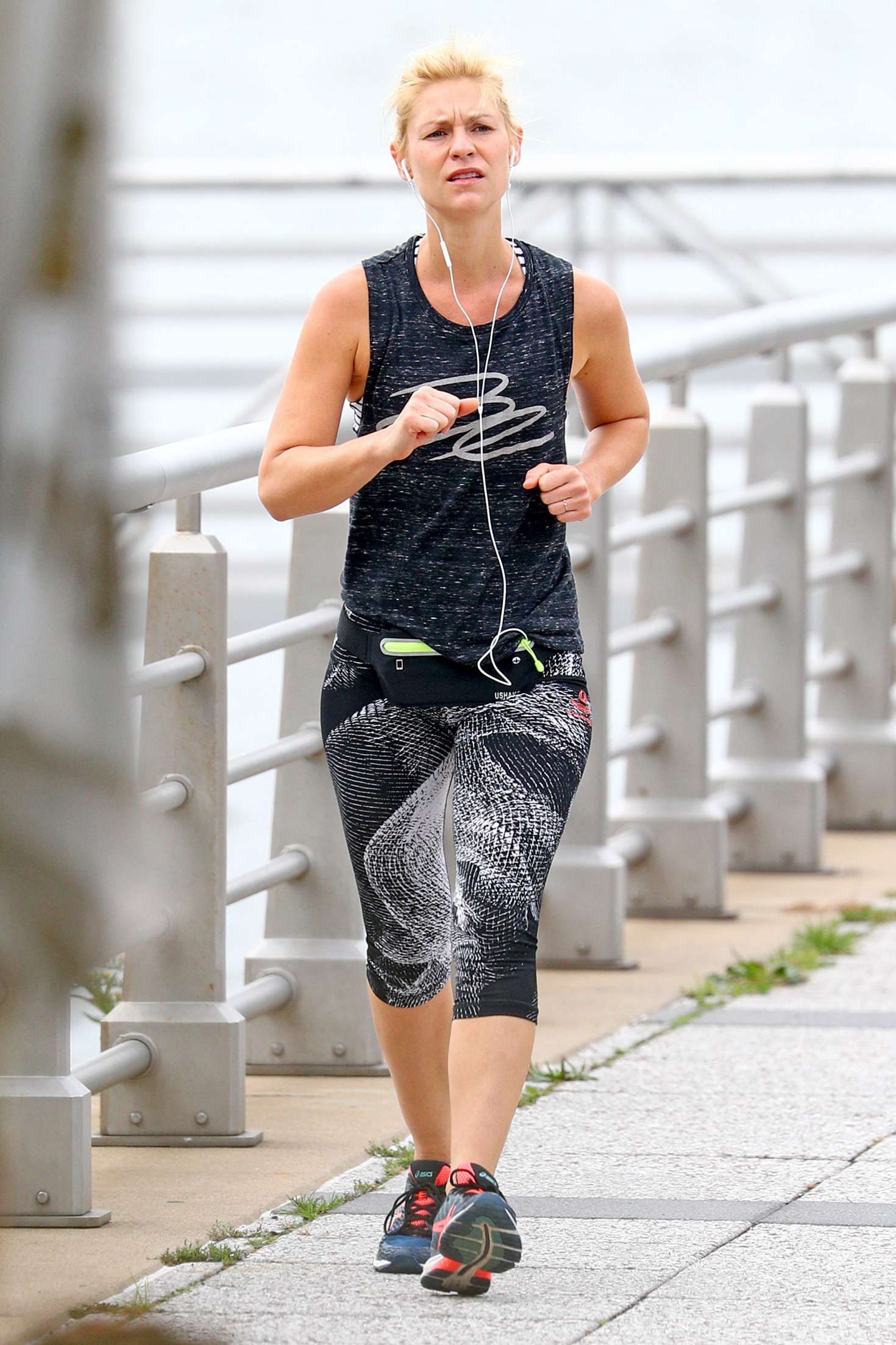Claire Danes: Gets in a morning run before the New York Marathon -05 ...