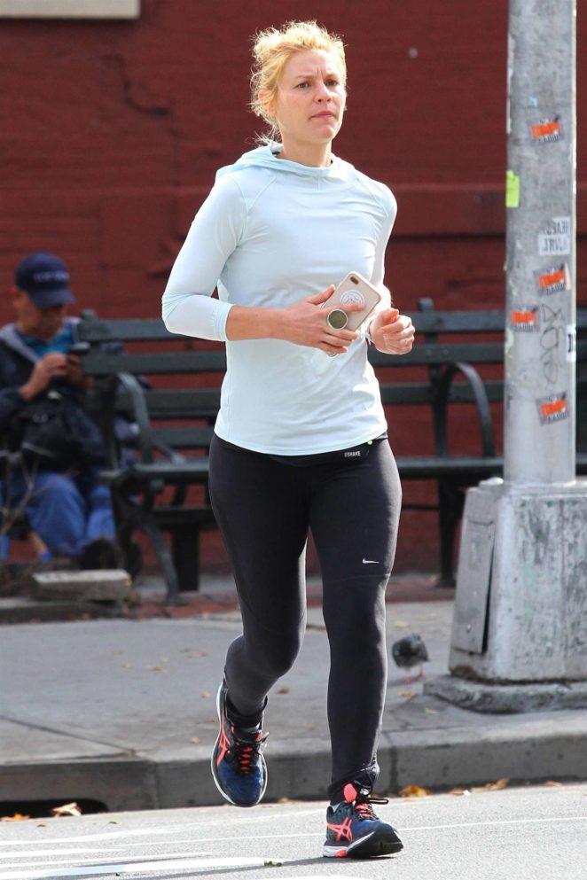Claire Danes - Goes for a jog in NYC