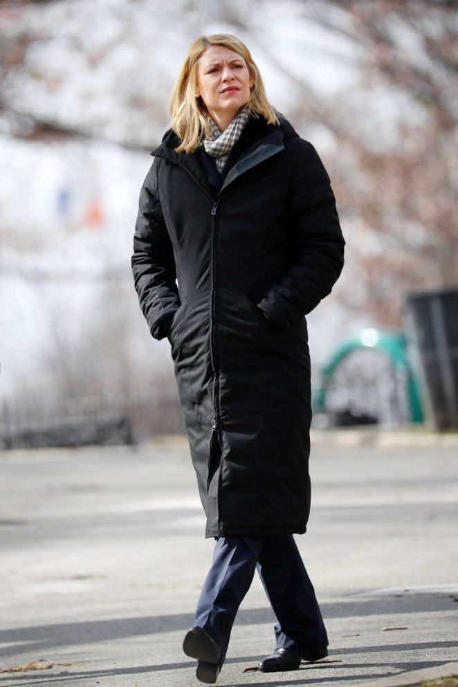 Claire Danes on set of 'Homeland' in Brooklyn