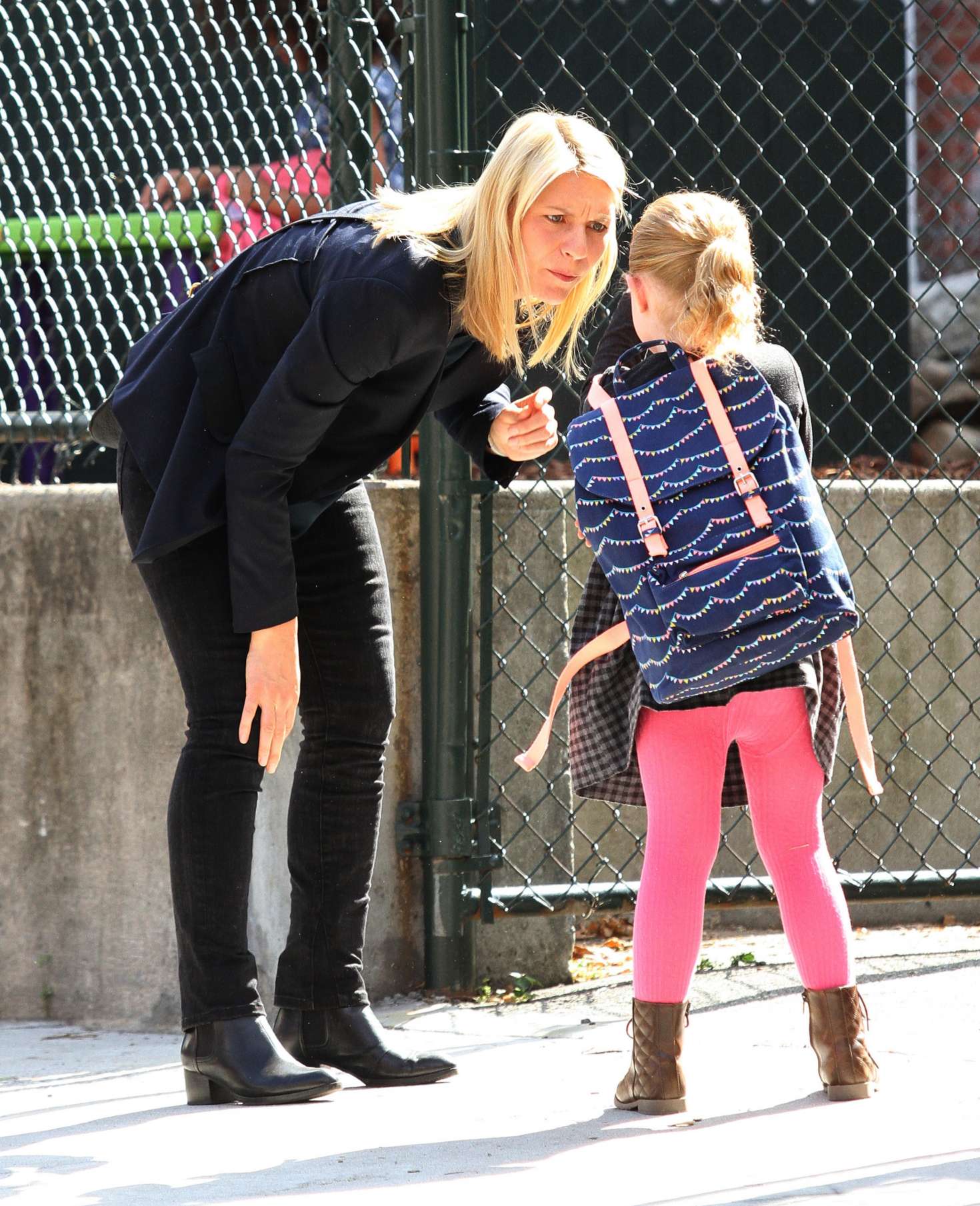 Claire Danes 2016 : Claire Danes on the set of Homeland -01
