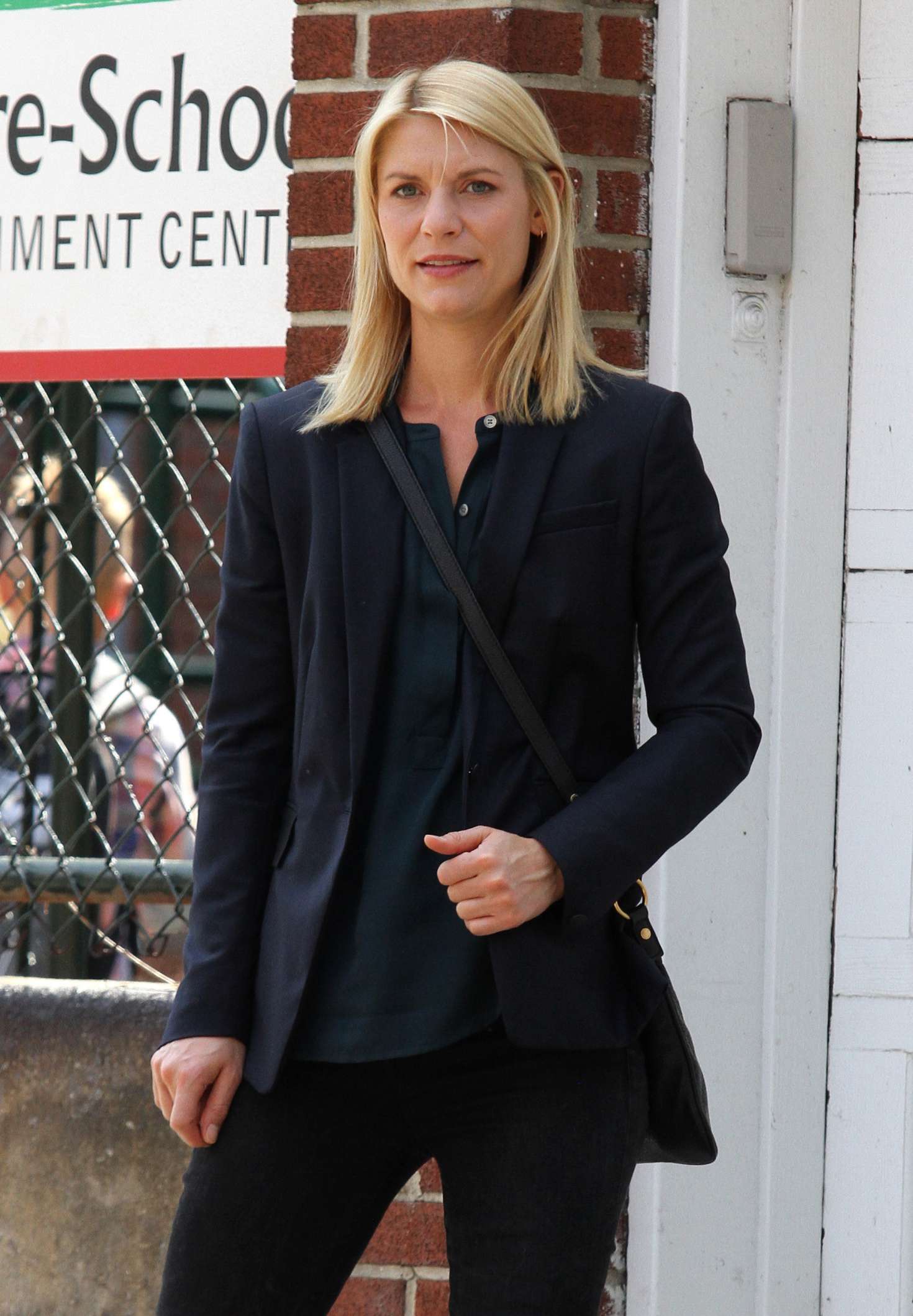 Claire Danes 2016 : Claire Danes on the set of Homeland -02. 