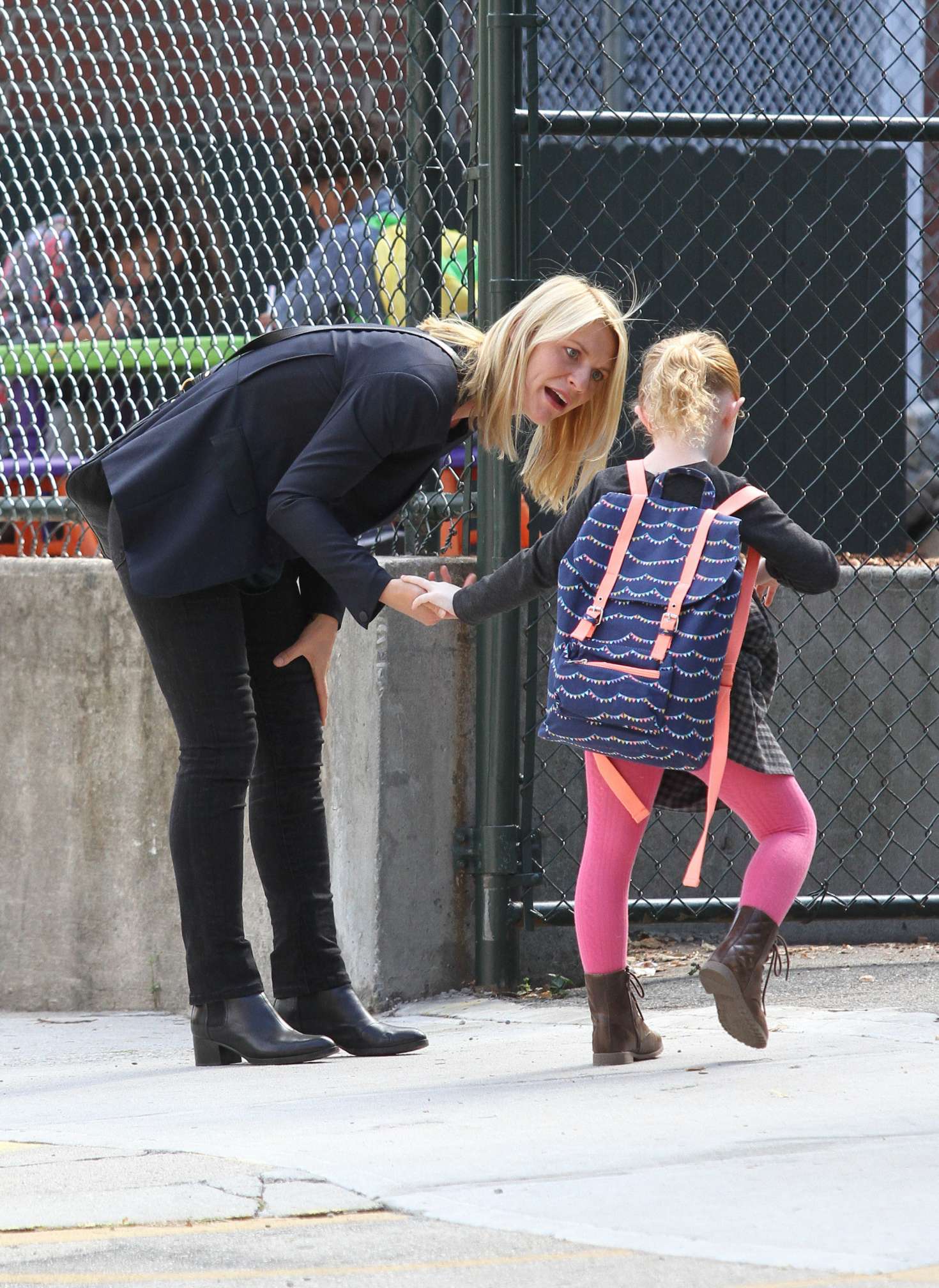 Claire Danes 2016 : Claire Danes on the set of Homeland -05
