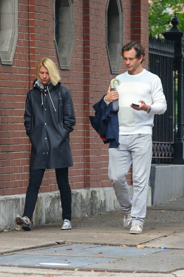 Claire Danes - Out in a raincoat with her husband Hugh Dancy in New York