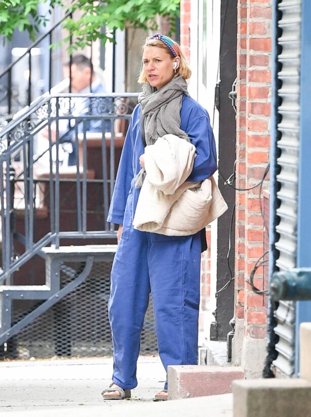 Claire Danes - Seen on a stroll in New York