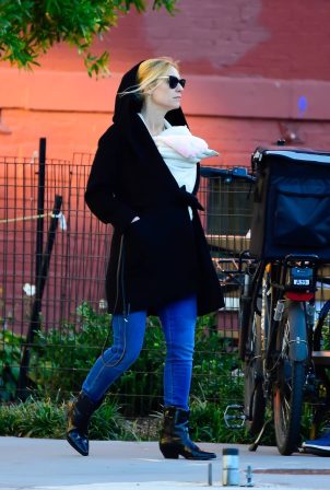 Claire Danes - Seen with her baby in Soho - New York