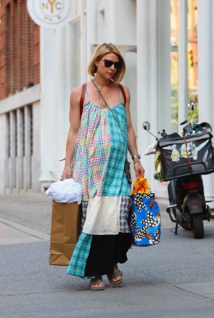 Claire Danes - Shopping candids in New York