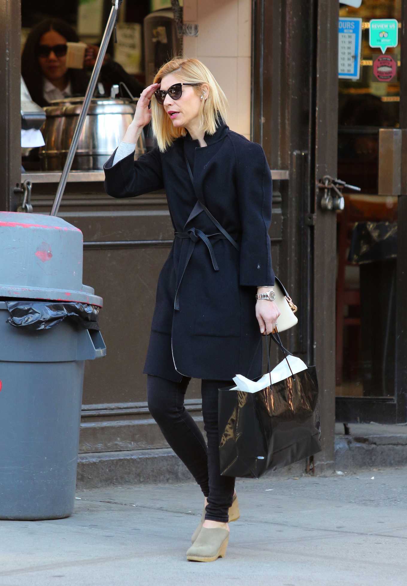 Claire Danes â€“ Shopping in Soho