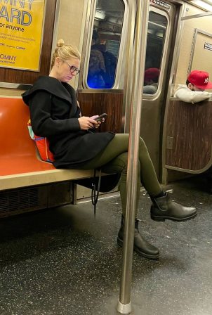 Claire Danes - Spotted as she rides the Subway in NYC