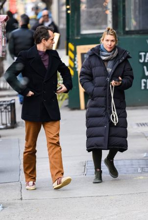 Claire Danes - With Hugh Dancy enjoy a lunch break from parenting duties in New York