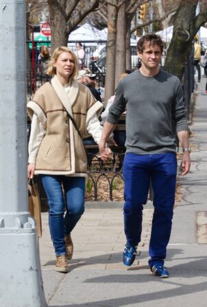 Claire Danes - With Hugh Dancy hold hands while out in Manhattan’s West Village
