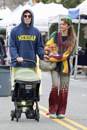 Clara Berry - With KJ Apa seen at local Farmers Market in Los Angeles