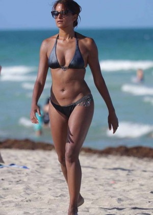 Claudia Jordan in Bikini on Miami Beach