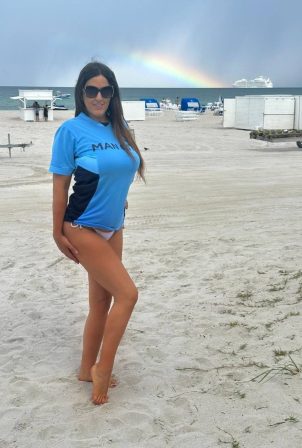 Claudia Romani - On the beach shows her supports for Manchester City in Miami