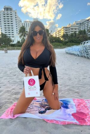 Claudia Romani - Posing in Miami Beach for Dominican Celebrity hairdresser Riva Hair Center
