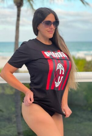 Claudia Romani - Shows her Supports for AC Milan in Miami