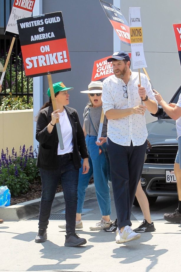 Clea DuVall - Supports the WGA Strike at Netflix in Los Angeles