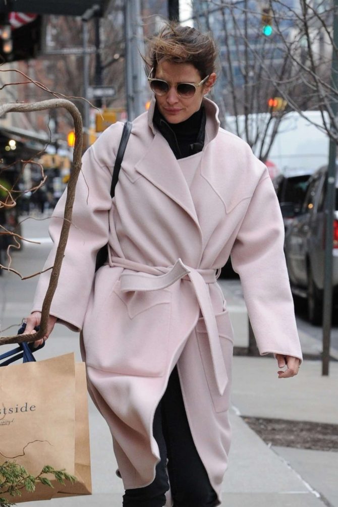 Cobie Smulders in Pinh Coat - Shopping in NYC