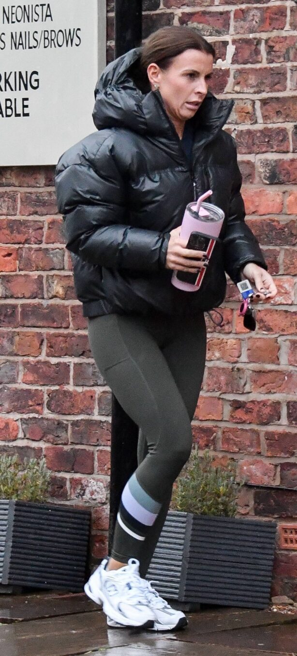 Coleen Rooney - Spotted in Cheshire wearing a black puffer jacket