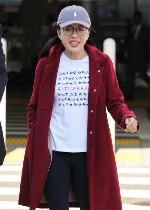 Constance Wu - Arrives at LAX Airport in Los Angeles