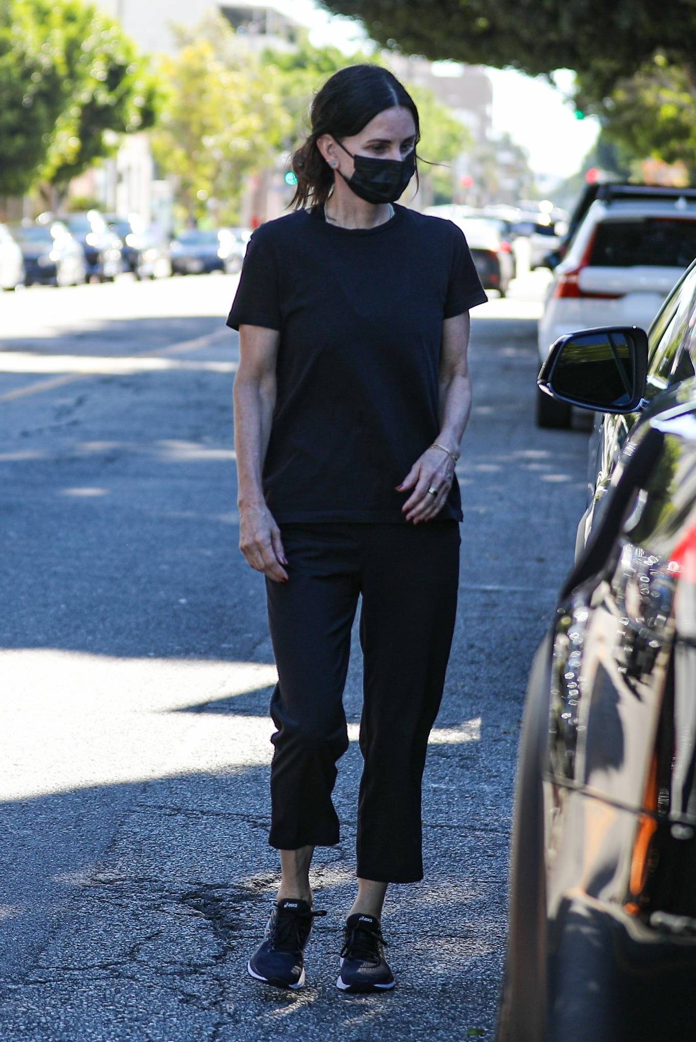 Courteney Cox 2022 : Courteney Cox – In an all-black ensemble shopping in West Hollywood-08