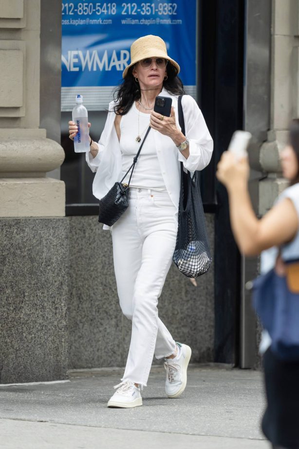Courteney Cox - Photographed on the streets of New York