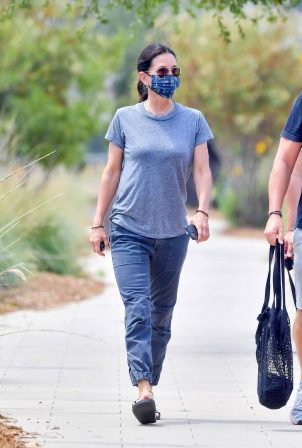 Courteney Cox - Wears a 'Vote' printed mask in Malibu