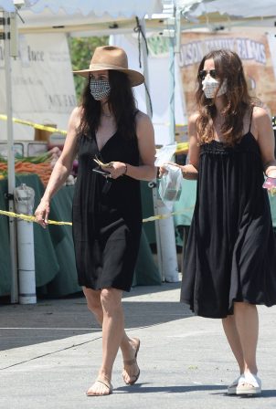 Courtney Cox - With a friend in Los Angeles