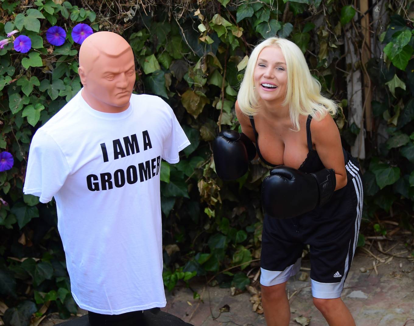 Courtney Stodden 2020 : Courtney Stodden – Takes shots at her ex Doug Hutchinson punching shirt in Beverly Hills-07