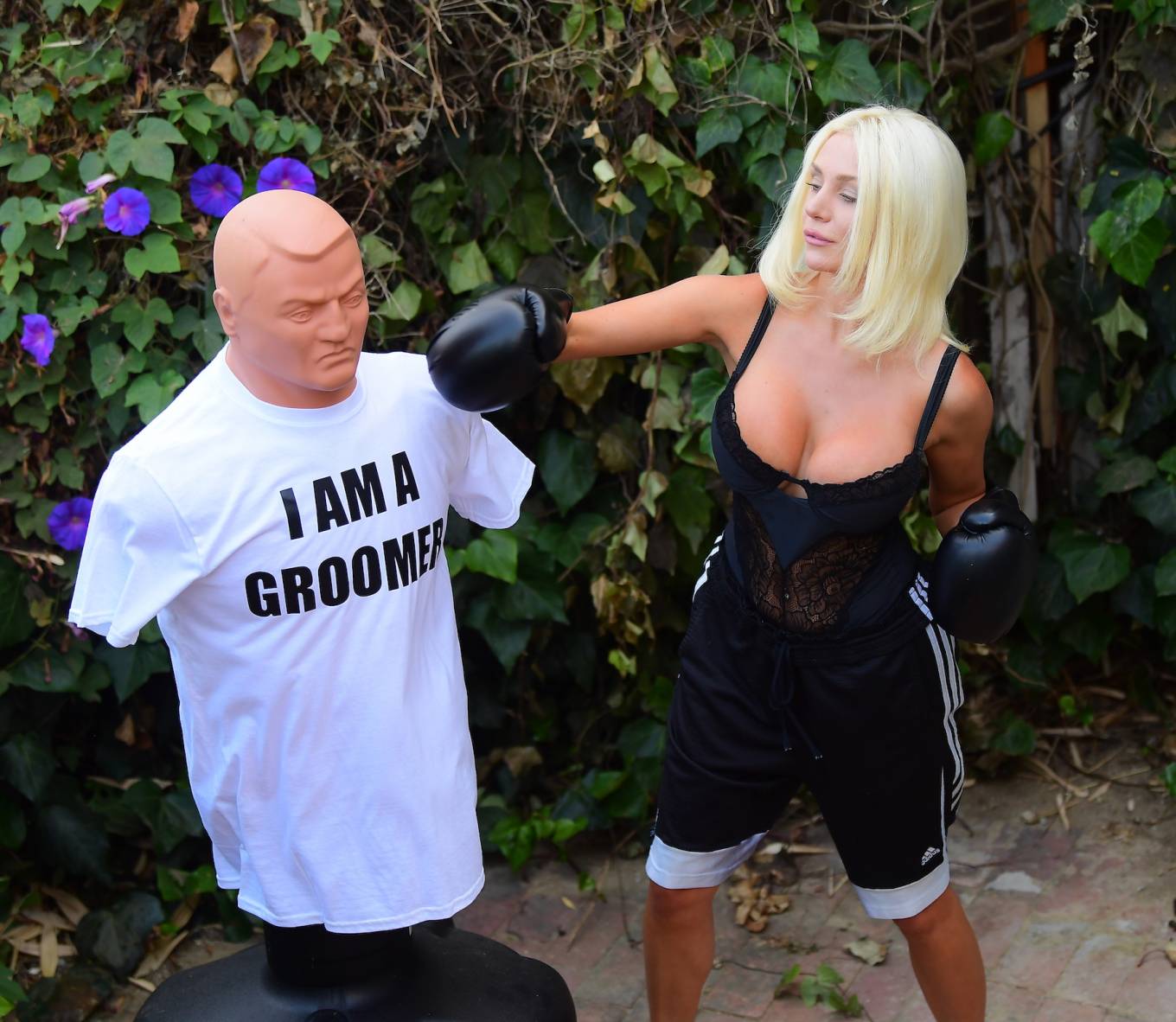 Courtney Stodden 2020 : Courtney Stodden – Takes shots at her ex Doug Hutchinson punching shirt in Beverly Hills-13