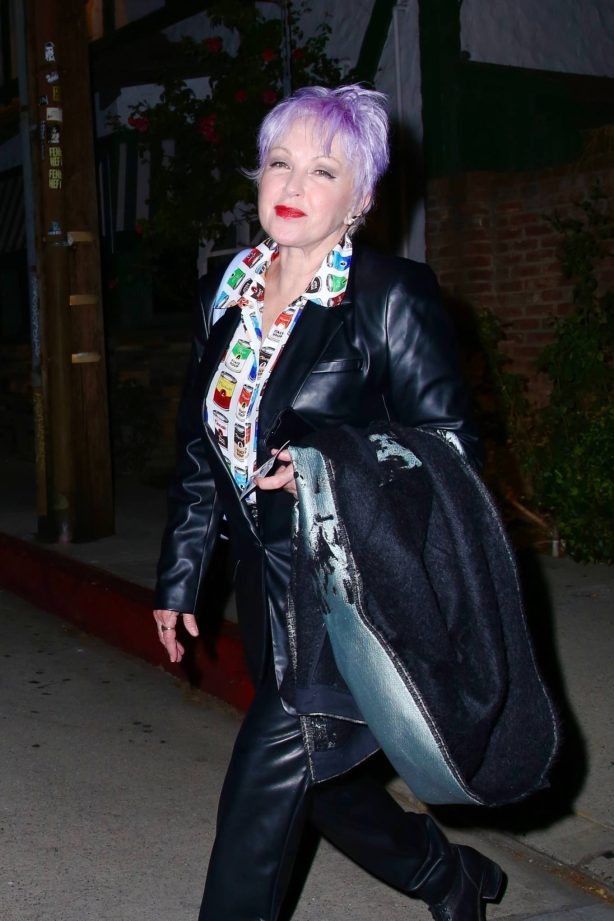 Cyndi Lauper - Arriving at Joni Mitchell's 80th Birthday in Burbank