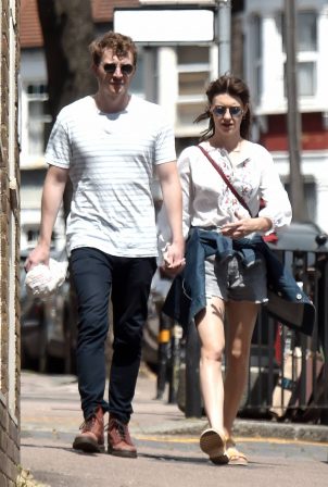 Daisy Edgar-Jones - Seen holds hands with her boyfriend Tom Varey in London