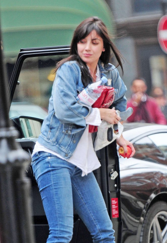 Daisy Lowe in Jeans Shopping in London