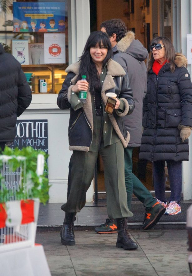 Daisy Lowe - Seen at a coffee shop in London
