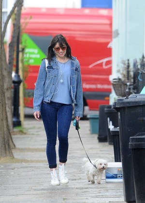 Daisy Lowe - Walking her Dog in Primrose Hill