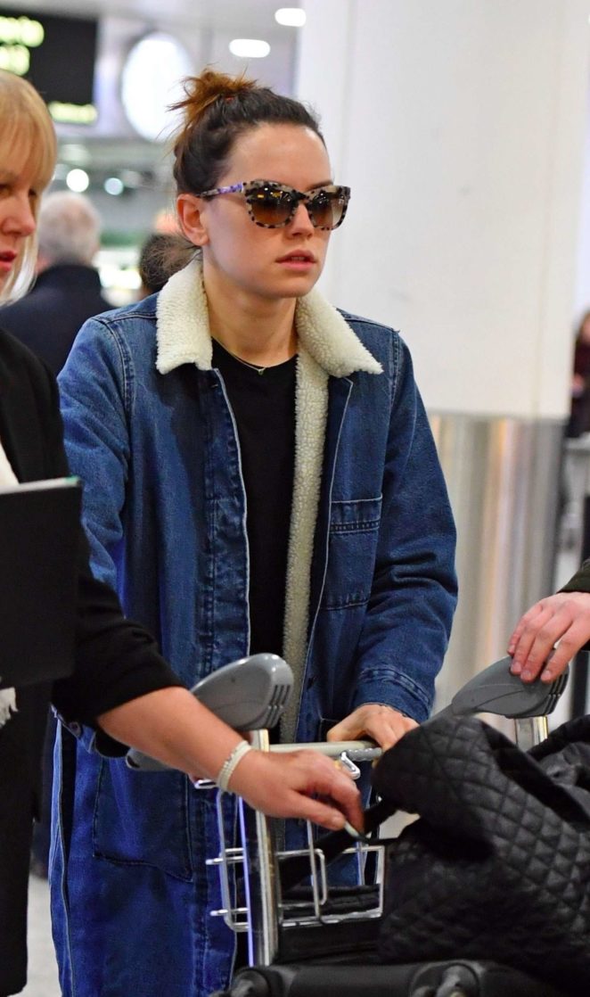 Daisy Ridley - Arrives at Heathrow Airport in London