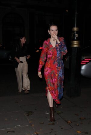Daisy Ridley - Arriving at her hotel in London