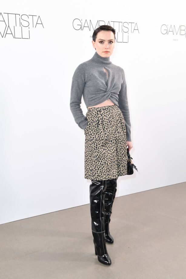 Daisy Ridley - Giambattista Valli Womenswear at Paris Fashion Week