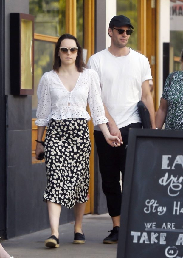 Daisy Ridley - Looks cute while out for lunch in London