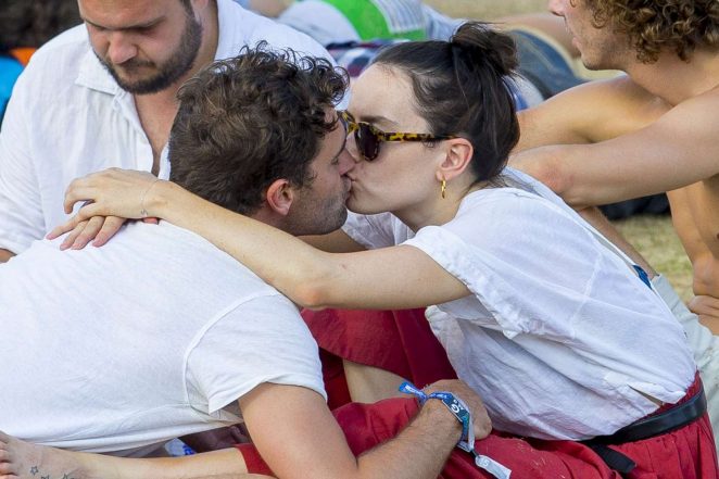 Daisy Ridley shares a kiss with Tom Bateman at the British Summertime Festival in London