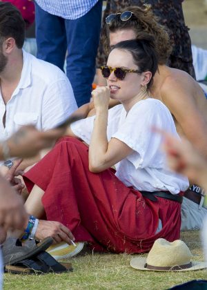 Daisy Ridley shares a kiss with Tom Bateman at the British Summertime ...