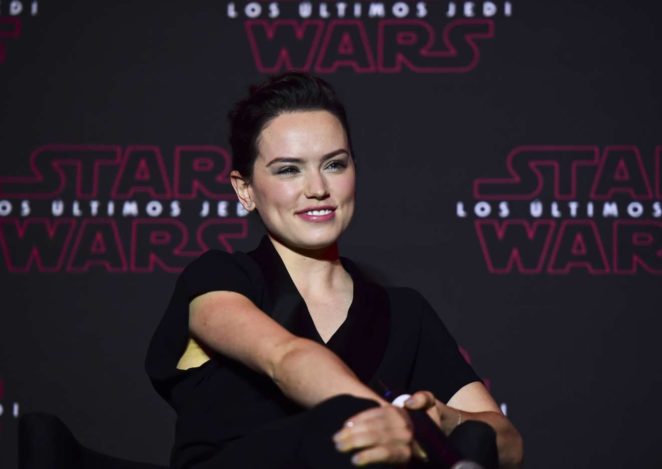 Daisy Ridley - 'Star Wars: The Last Jedi' press conference photocall in Mexico City