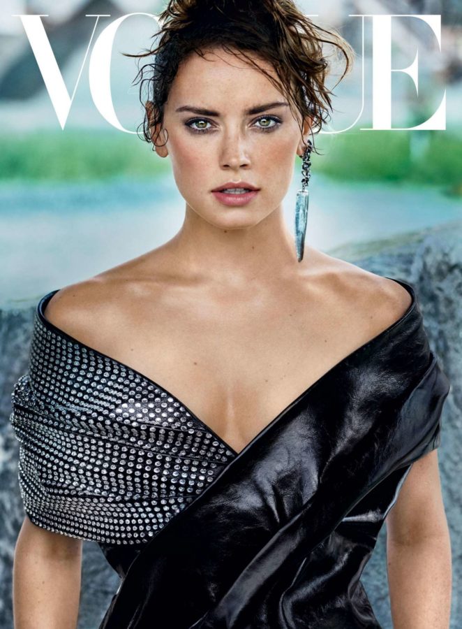 Daisy Ridley - Vogue Magazine (November 2017)