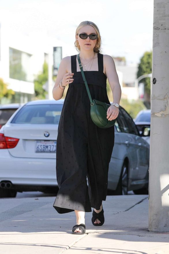 Dakota Fanning - Out in Los Angeles