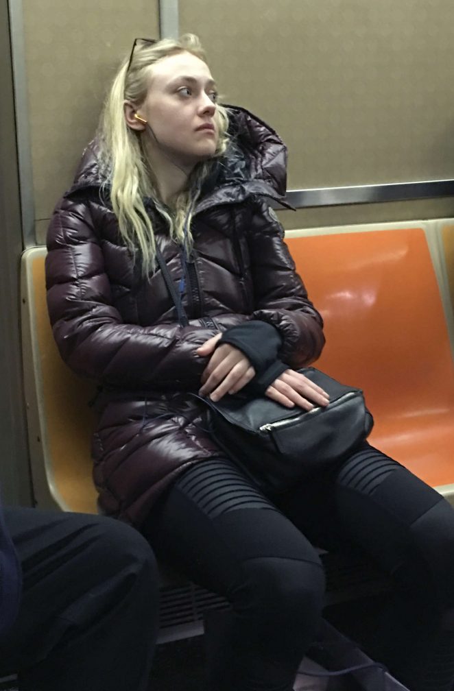 Dakota Fanning - Riding on the subway in New York