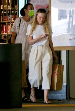 Dakota Fanning - Seen while shopping in Los Angeles.