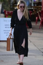 Dakota Fanning - shopping in Los Angeles