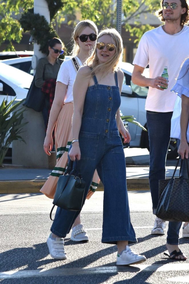 Dakota Fanning with her family out in LA
