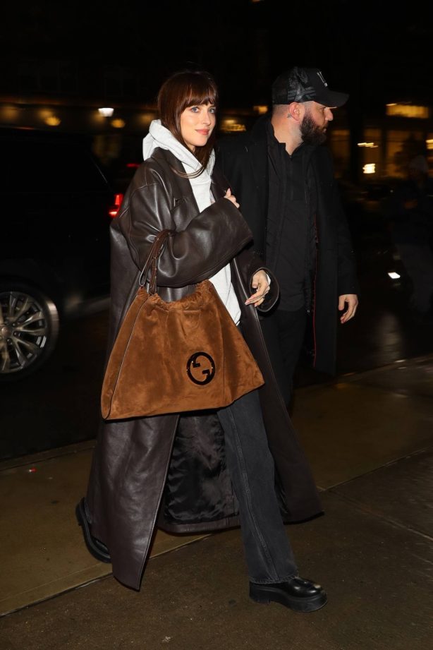 Dakota Johnson - Arrives back to her hotel after SNL rehearsals in New York